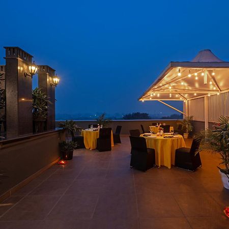 Hotel Saket 27 New Delhi Eksteriør billede