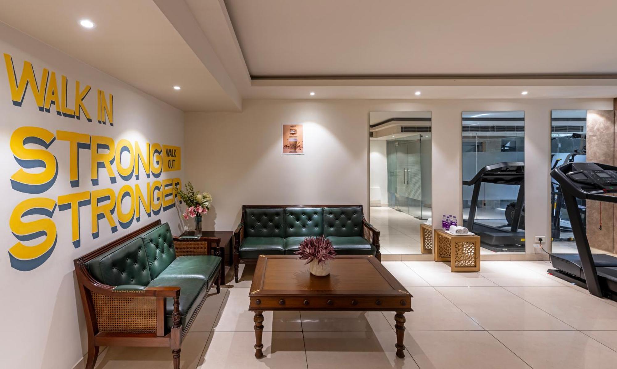 Hotel Saket 27 New Delhi Eksteriør billede