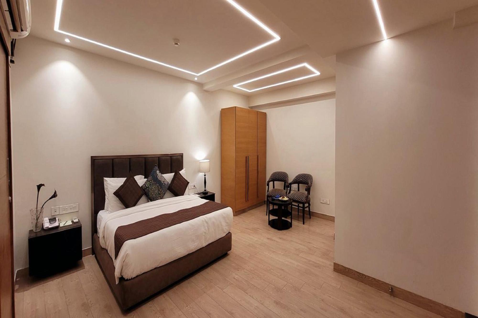 Hotel Saket 27 New Delhi Eksteriør billede